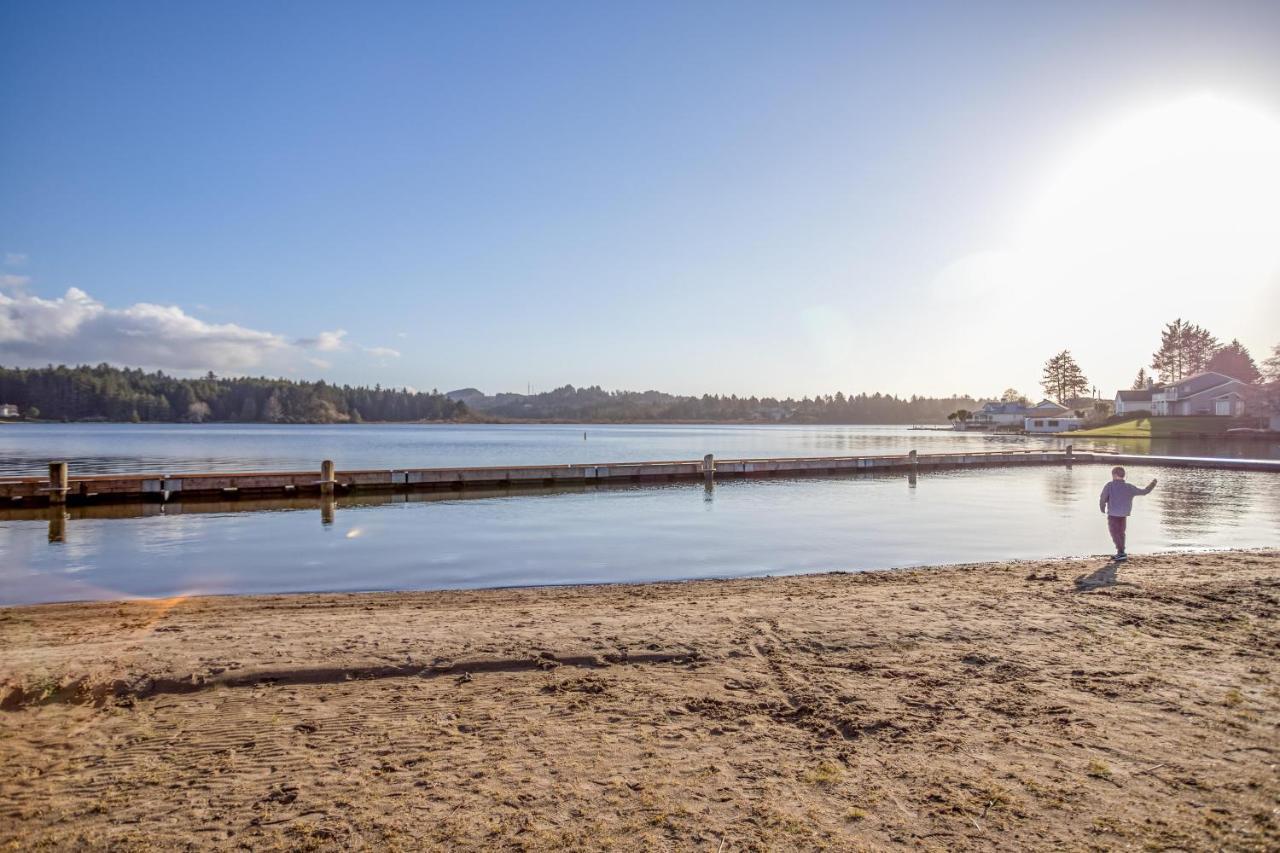 Regatta Park Lake House Lincoln City Extérieur photo